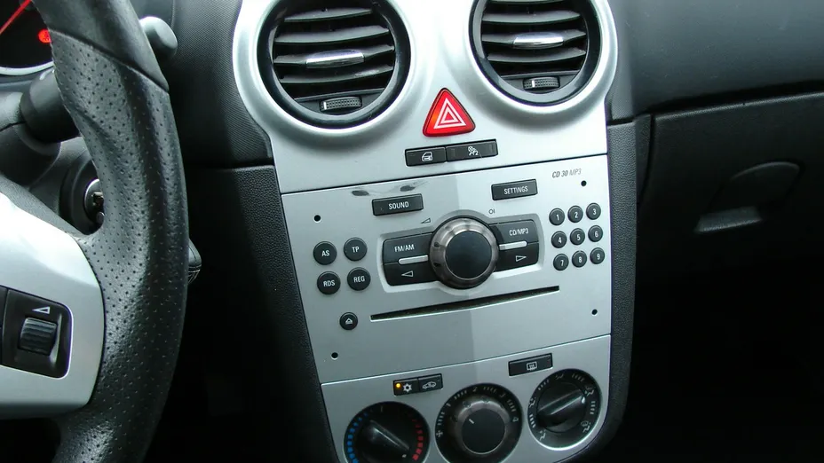 OPEL Corsa -