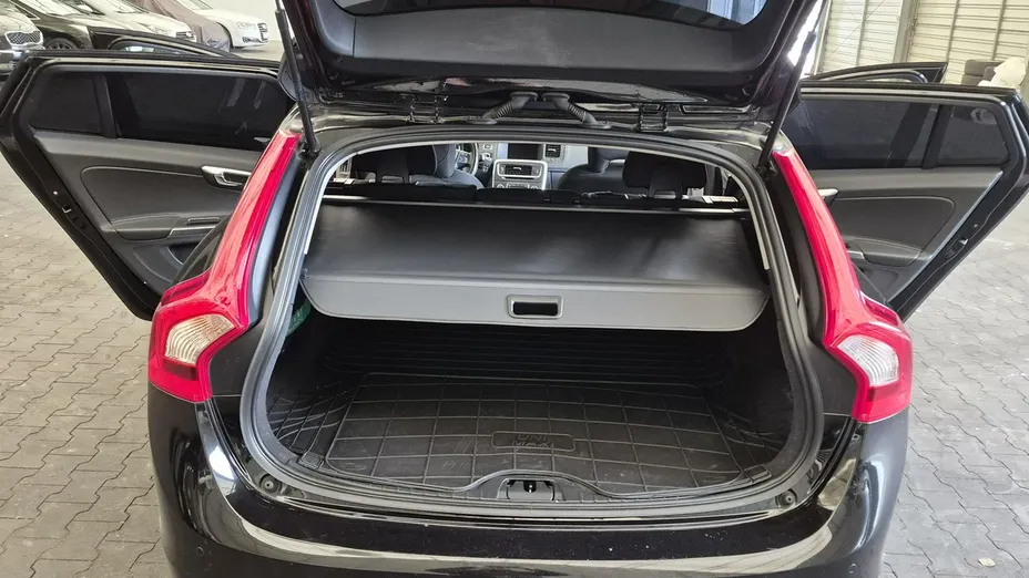 VOLVO V60 -