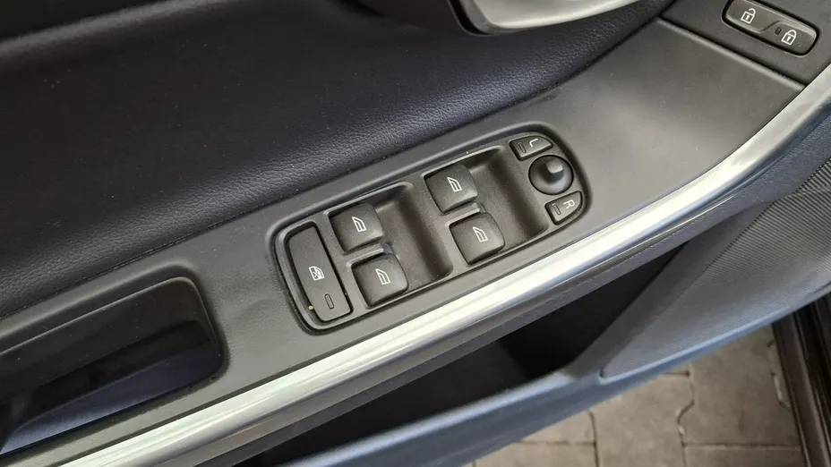 VOLVO V60 -