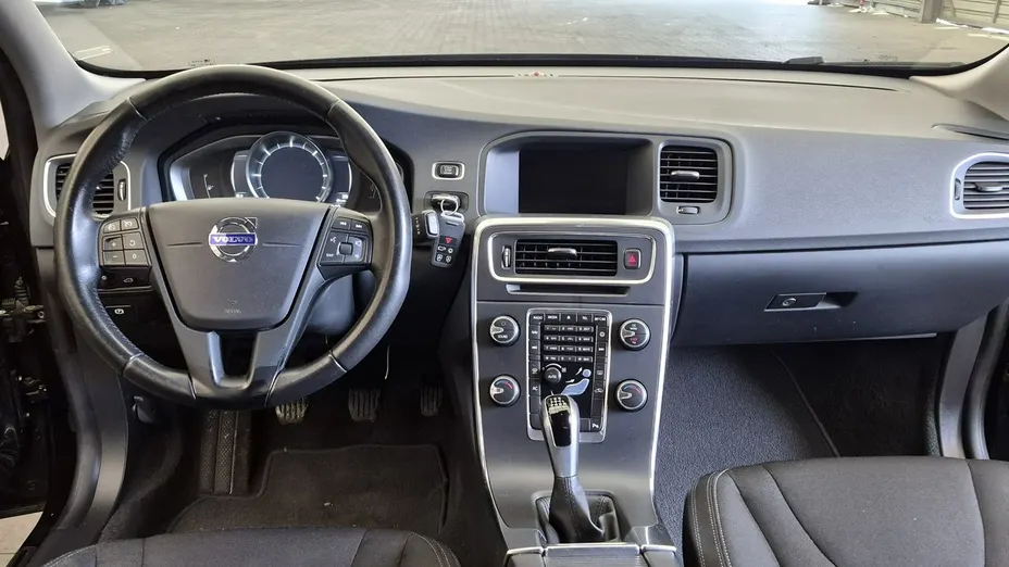 VOLVO V60 -