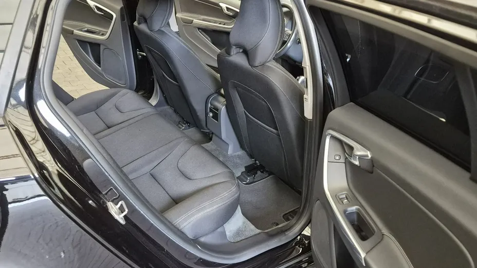 VOLVO V60 -
