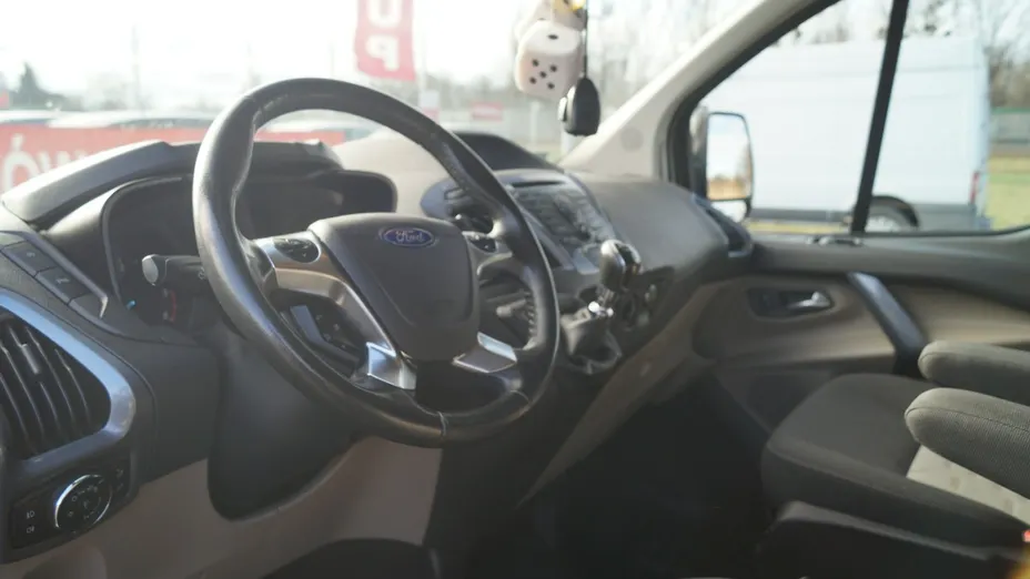 FORD Tourneo Custom -