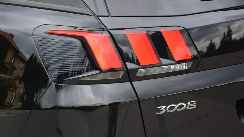 PEUGEOT 3008 -