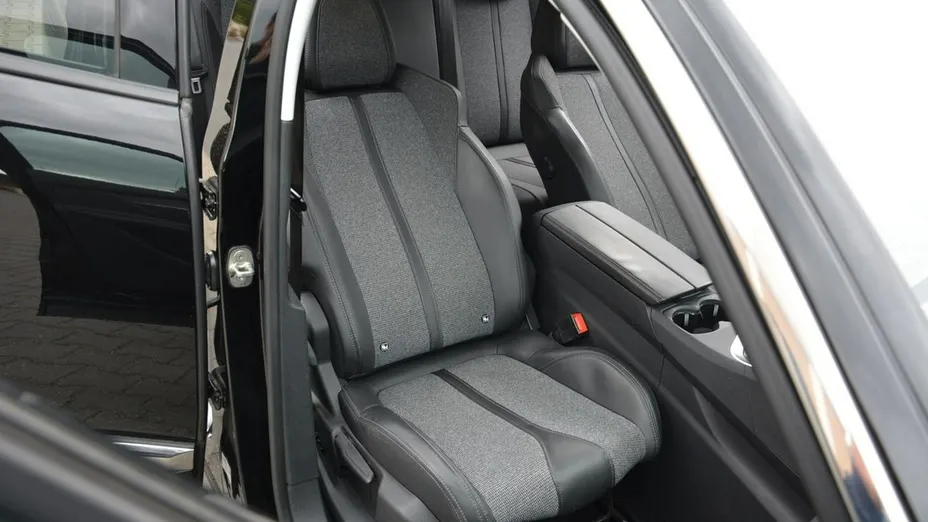 PEUGEOT 3008 -