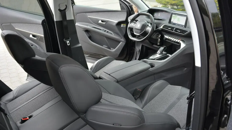 PEUGEOT 3008 -