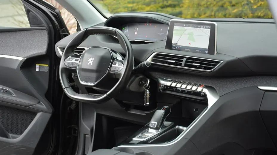 PEUGEOT 3008 -
