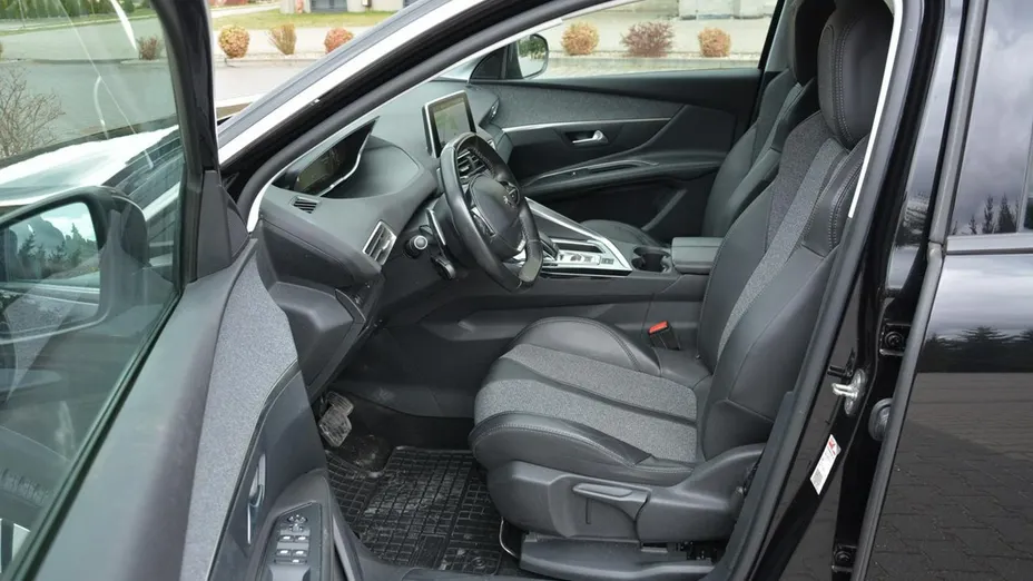PEUGEOT 3008 -