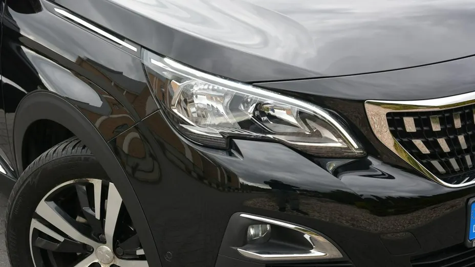 PEUGEOT 3008 -