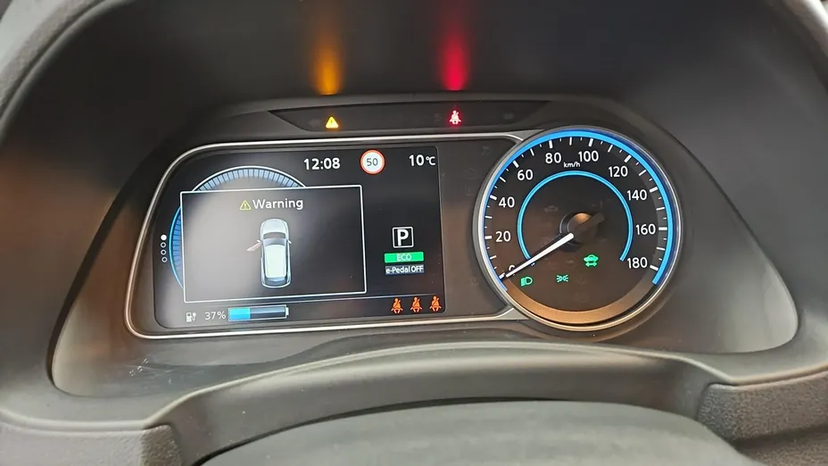 NISSAN Leaf -