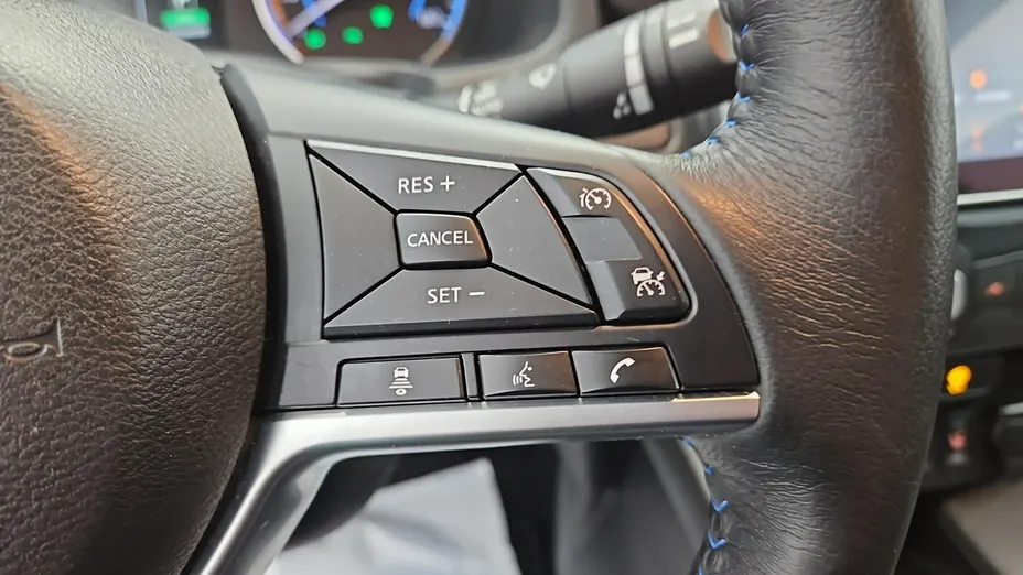 NISSAN Leaf -