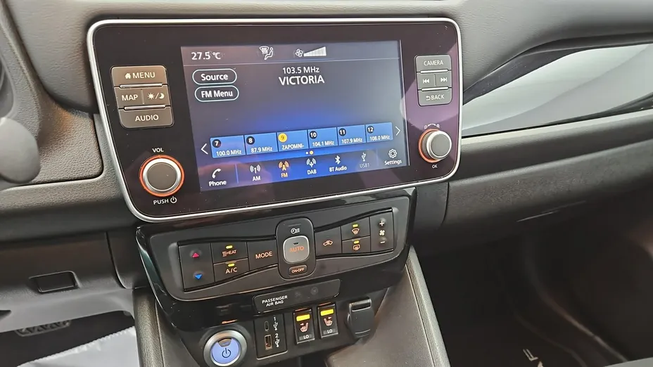NISSAN Leaf -
