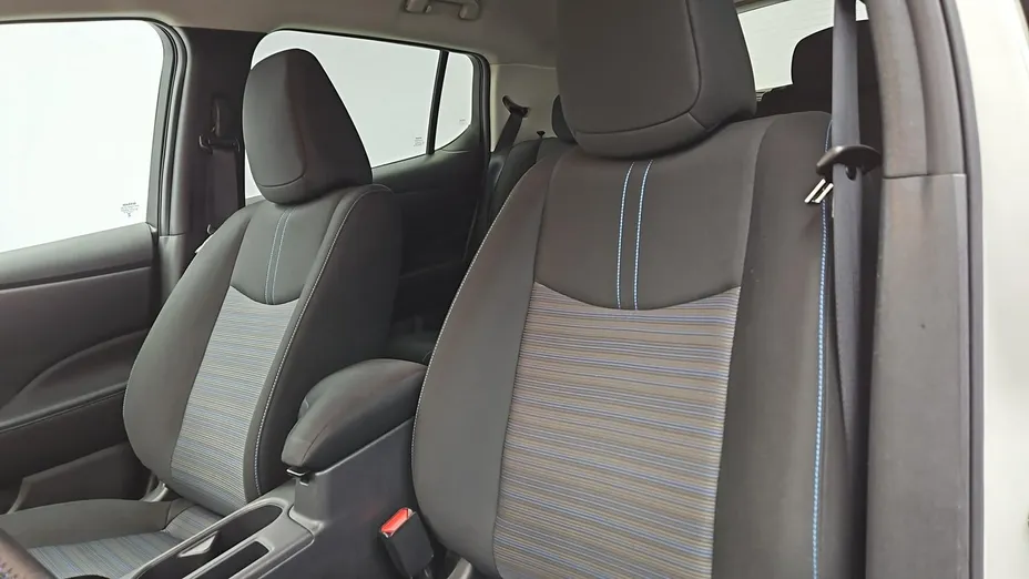 NISSAN Leaf -