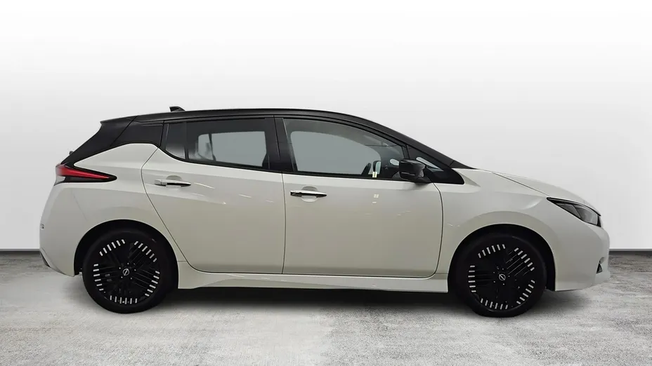 NISSAN Leaf -