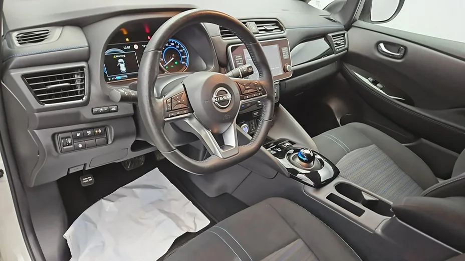 NISSAN Leaf -