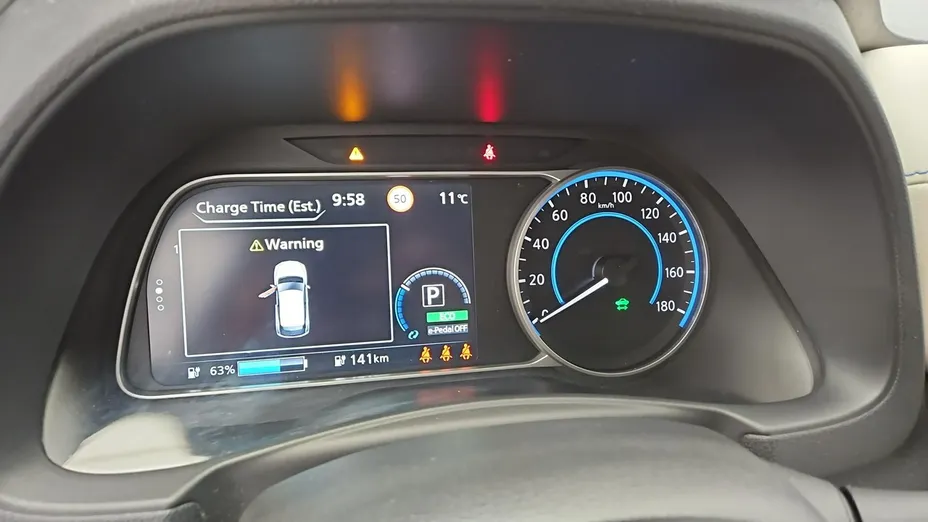 NISSAN Leaf -