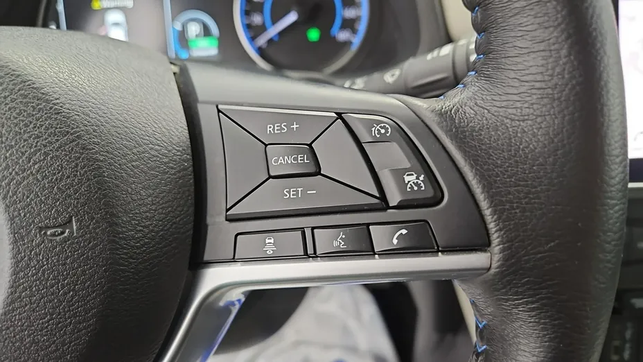 NISSAN Leaf -