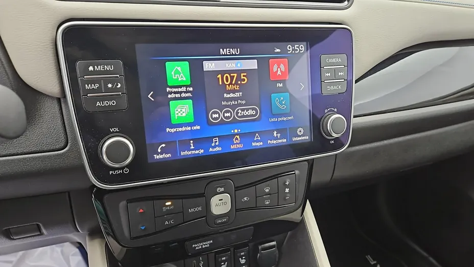 NISSAN Leaf -