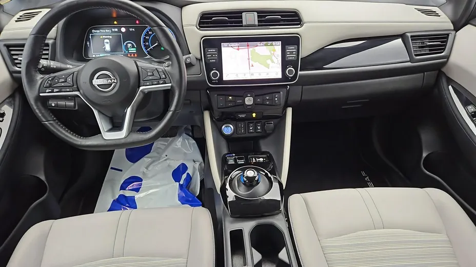 NISSAN Leaf -