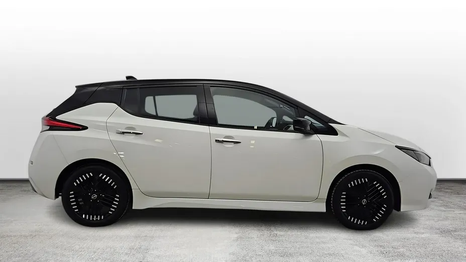 NISSAN Leaf -