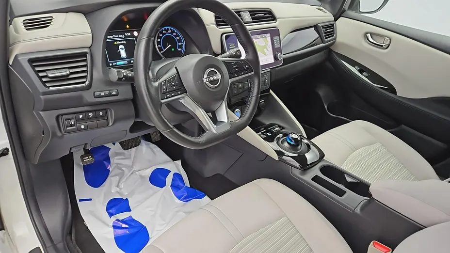 NISSAN Leaf -