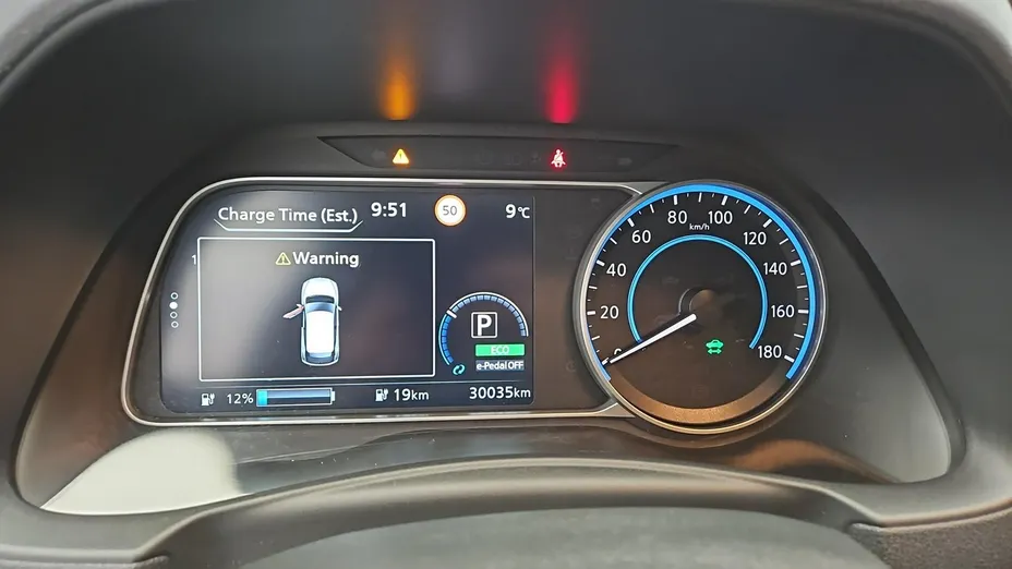 NISSAN Leaf -