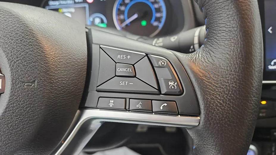 NISSAN Leaf -