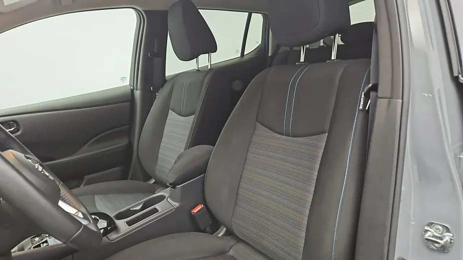 NISSAN Leaf -