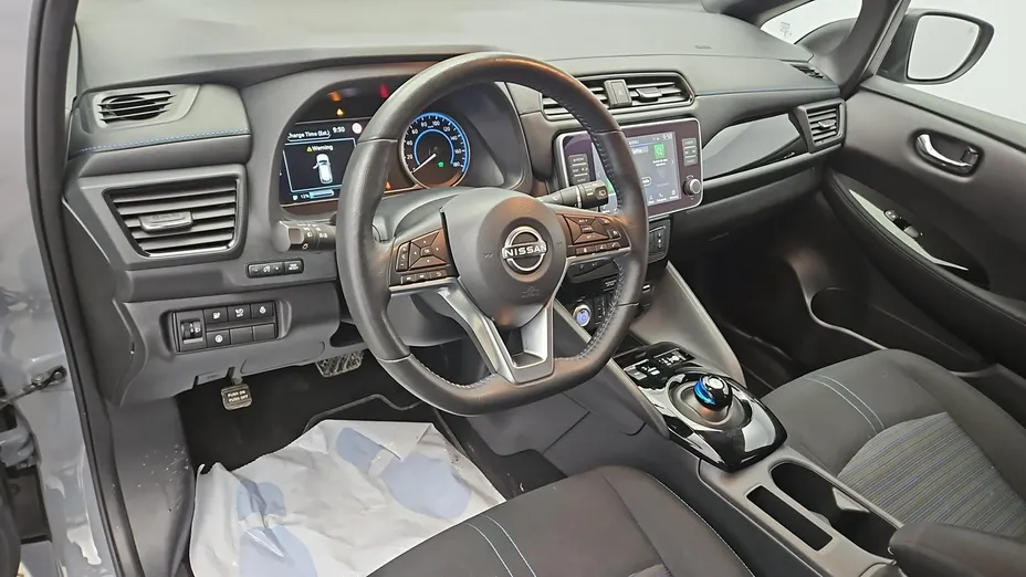 NISSAN Leaf -