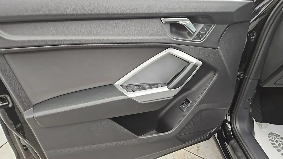 AUDI Q3 -