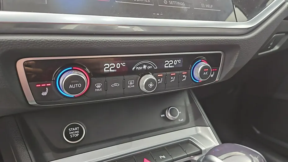 AUDI Q3 -