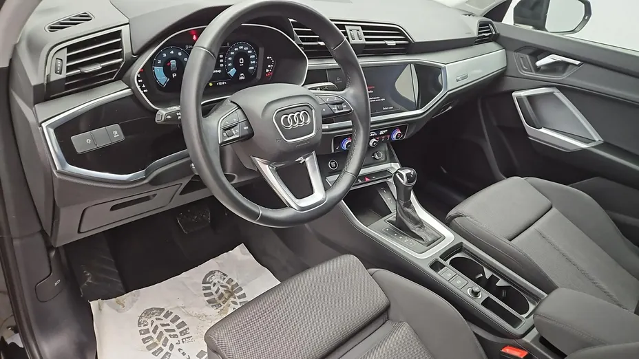 AUDI Q3 -