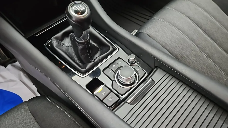 MAZDA 6 -