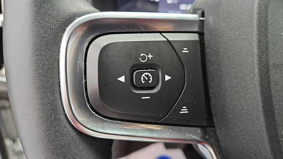 VOLVO XC40 -