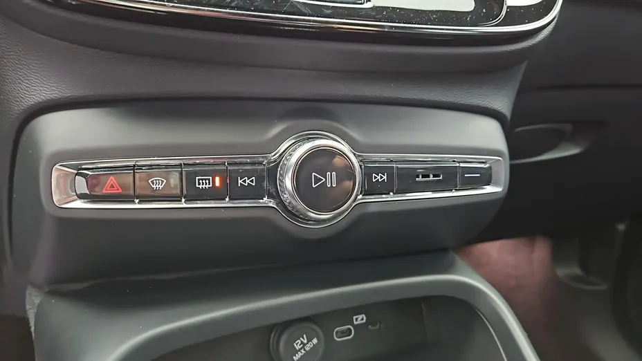 VOLVO XC40 -