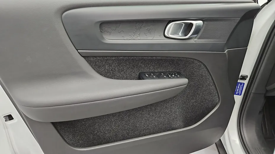 VOLVO XC40 -