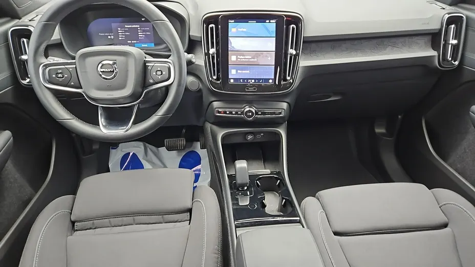 VOLVO XC40 -