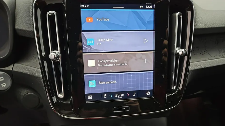 VOLVO XC40 -