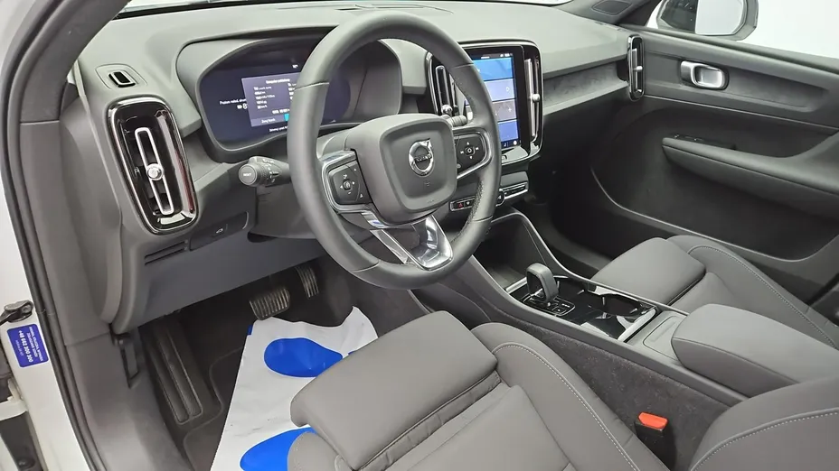 VOLVO XC40 -