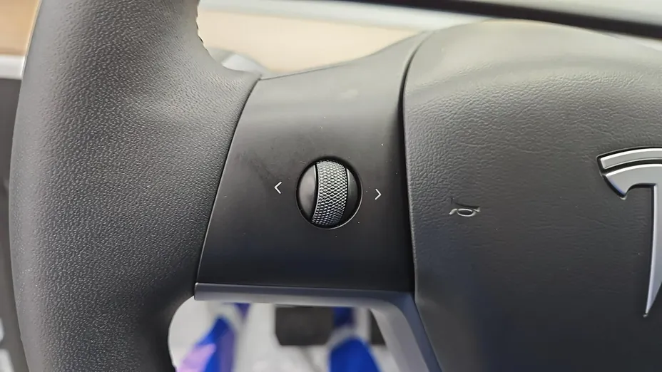 TESLA Model Y -