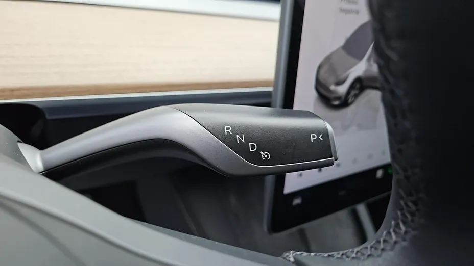 TESLA Model Y -