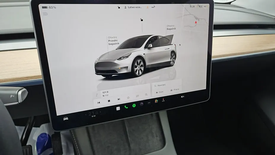 TESLA Model Y -