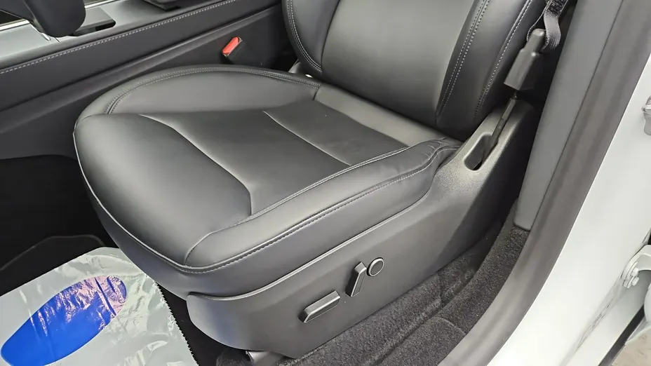 TESLA Model Y -