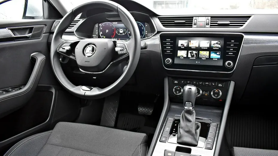 SKODA Superb -