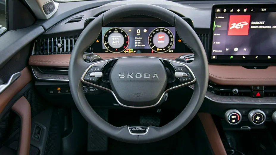 SKODA Superb -