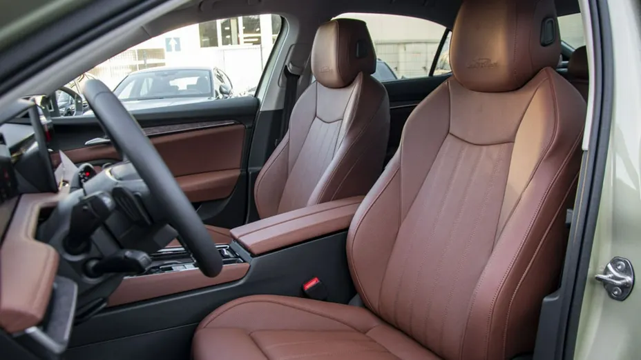 SKODA Superb -