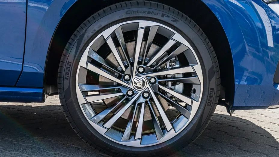 SKODA Superb -