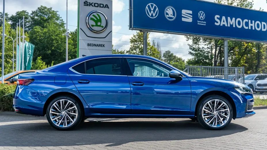 SKODA Superb -