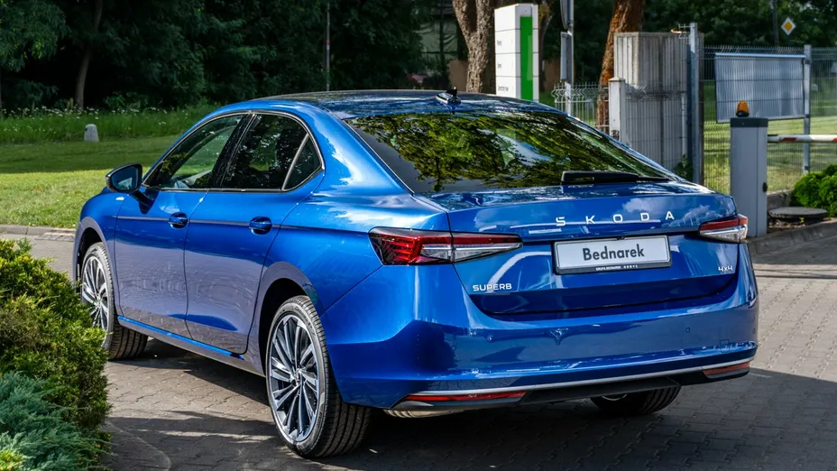 SKODA Superb -