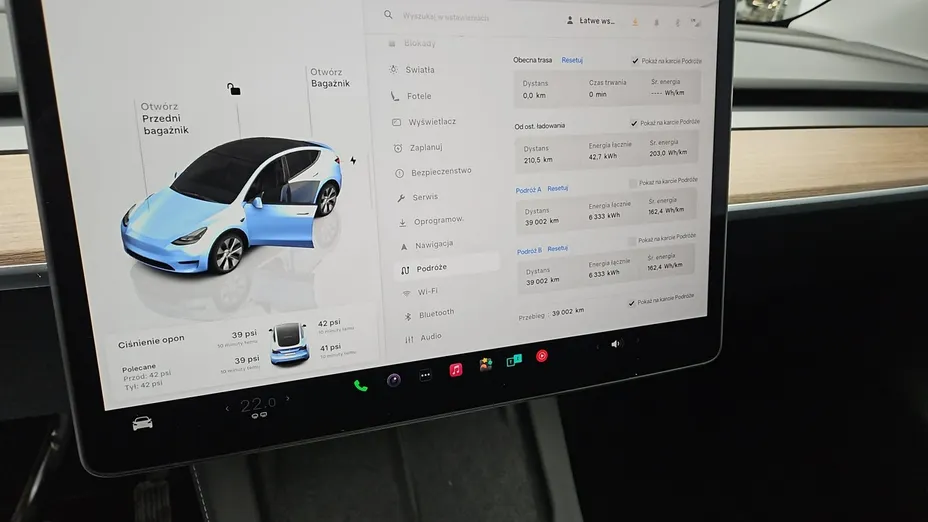 TESLA Model Y -