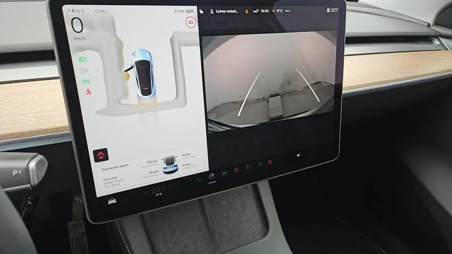 TESLA Model Y -